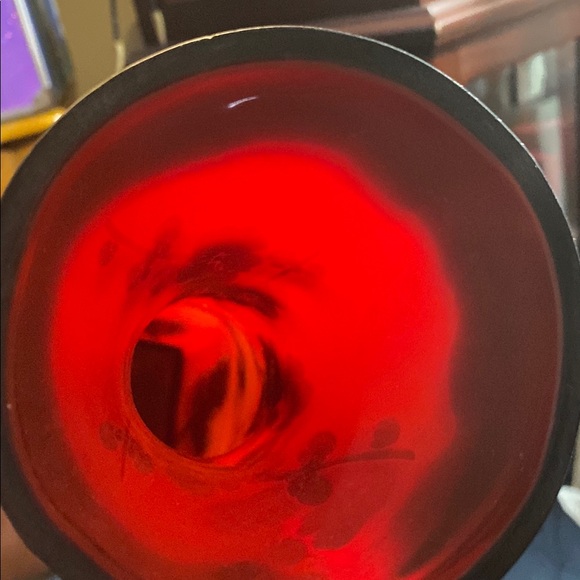 Chic Black and Red Floral Vase - Picture 6 of 7